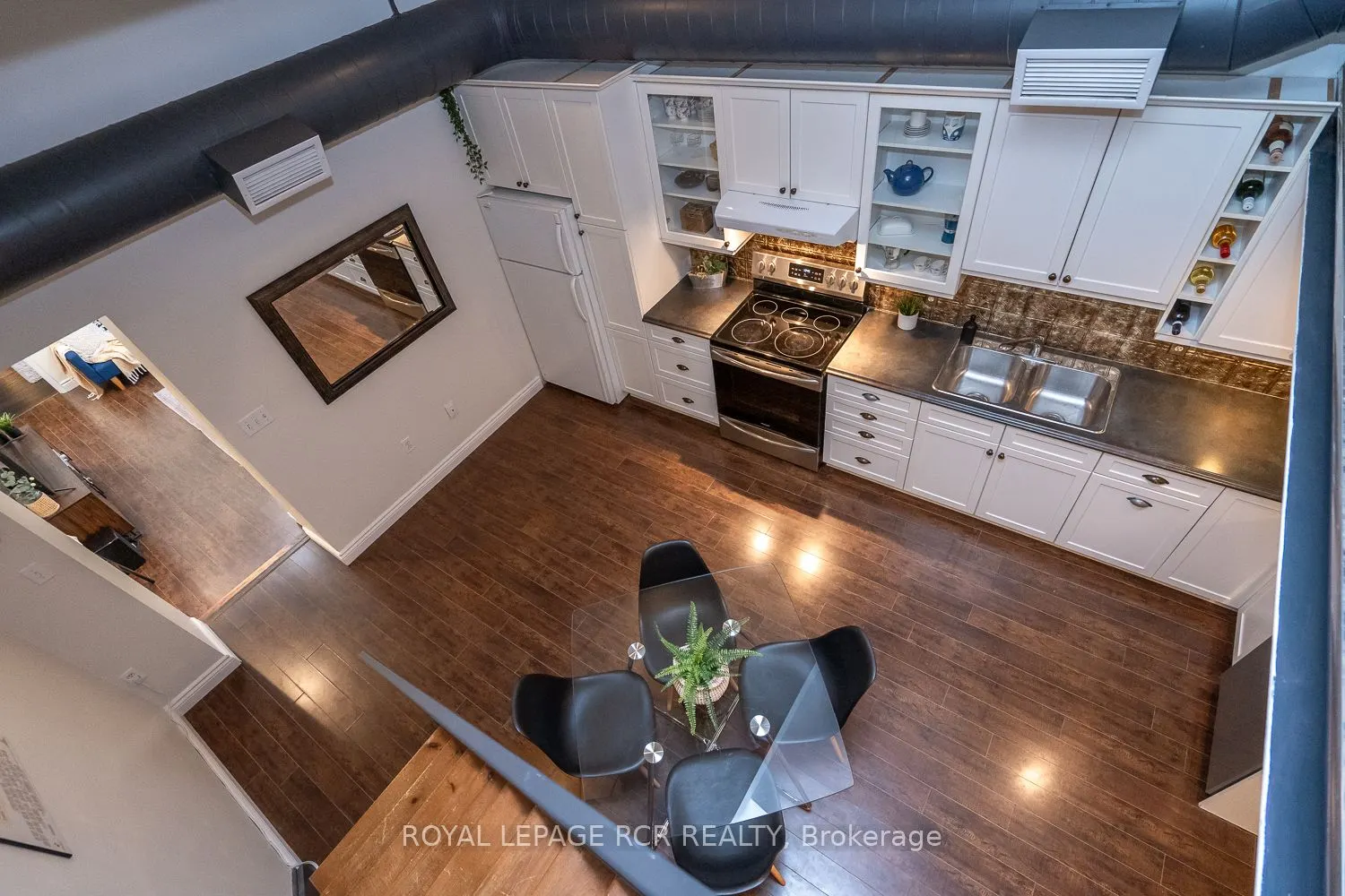 123 Broadway Avenue, #A