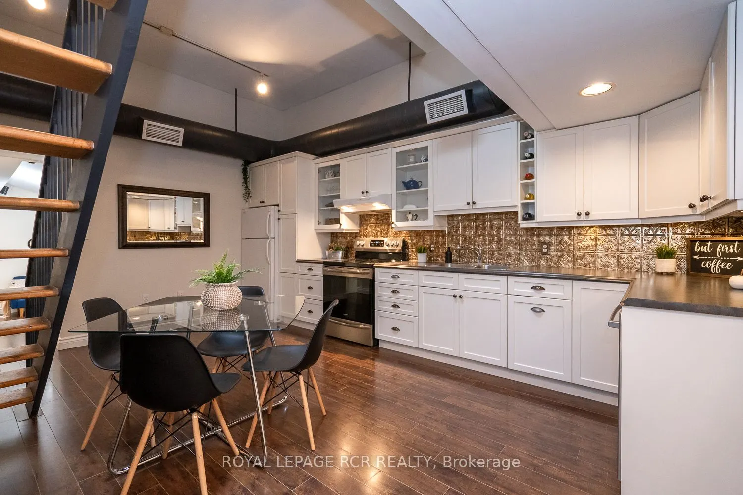 123 Broadway Avenue, #A