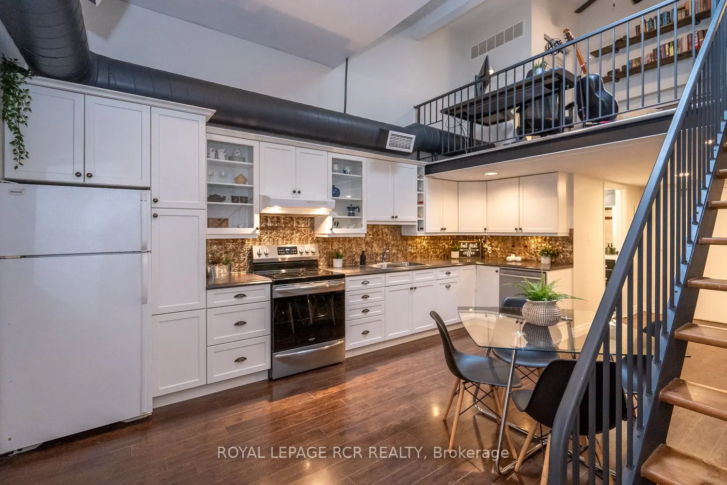 123 Broadway Avenue, #A