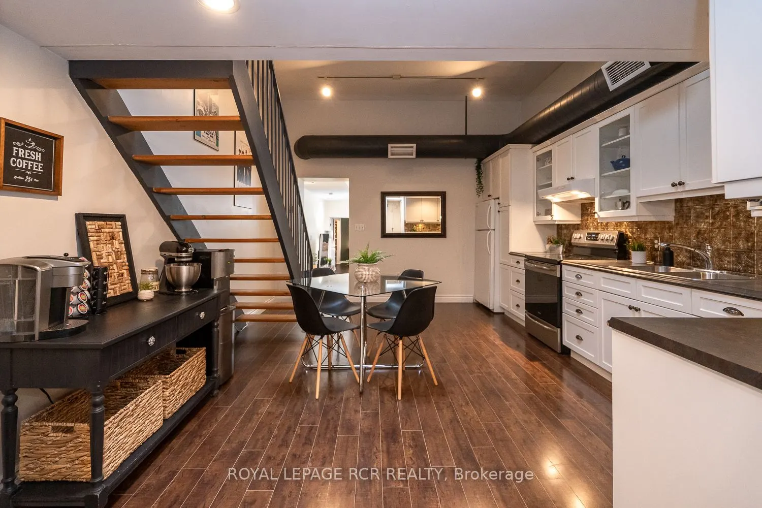 123 Broadway Avenue, #A