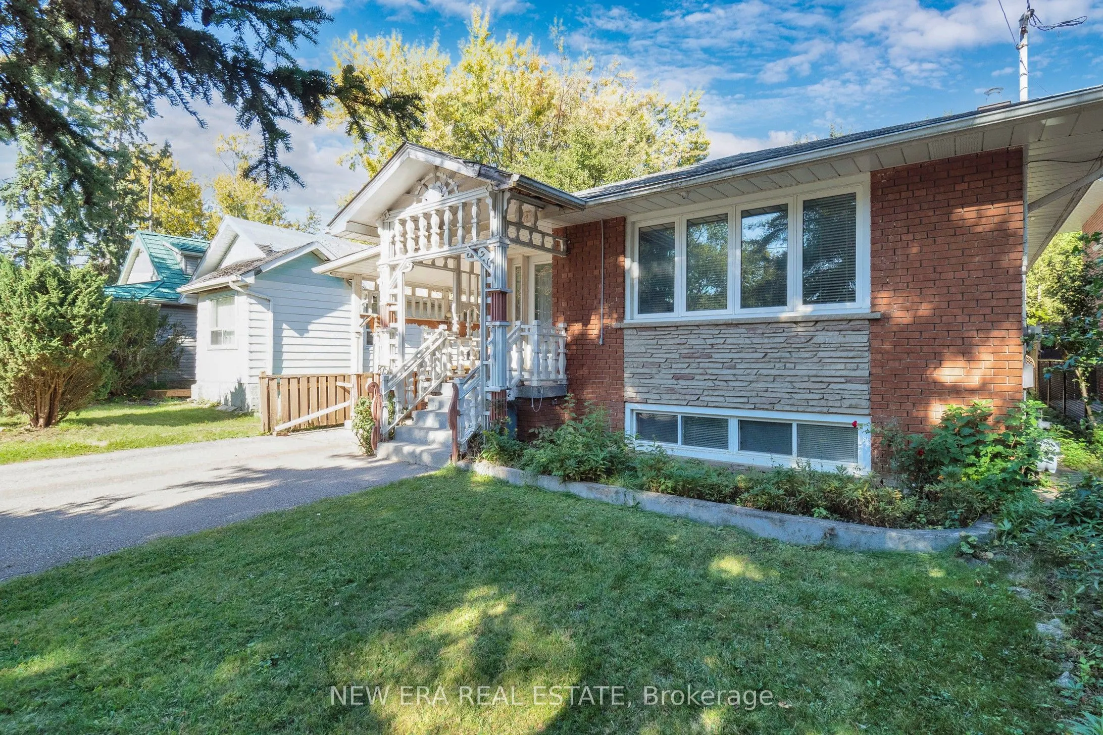 875 Hampton Crescent