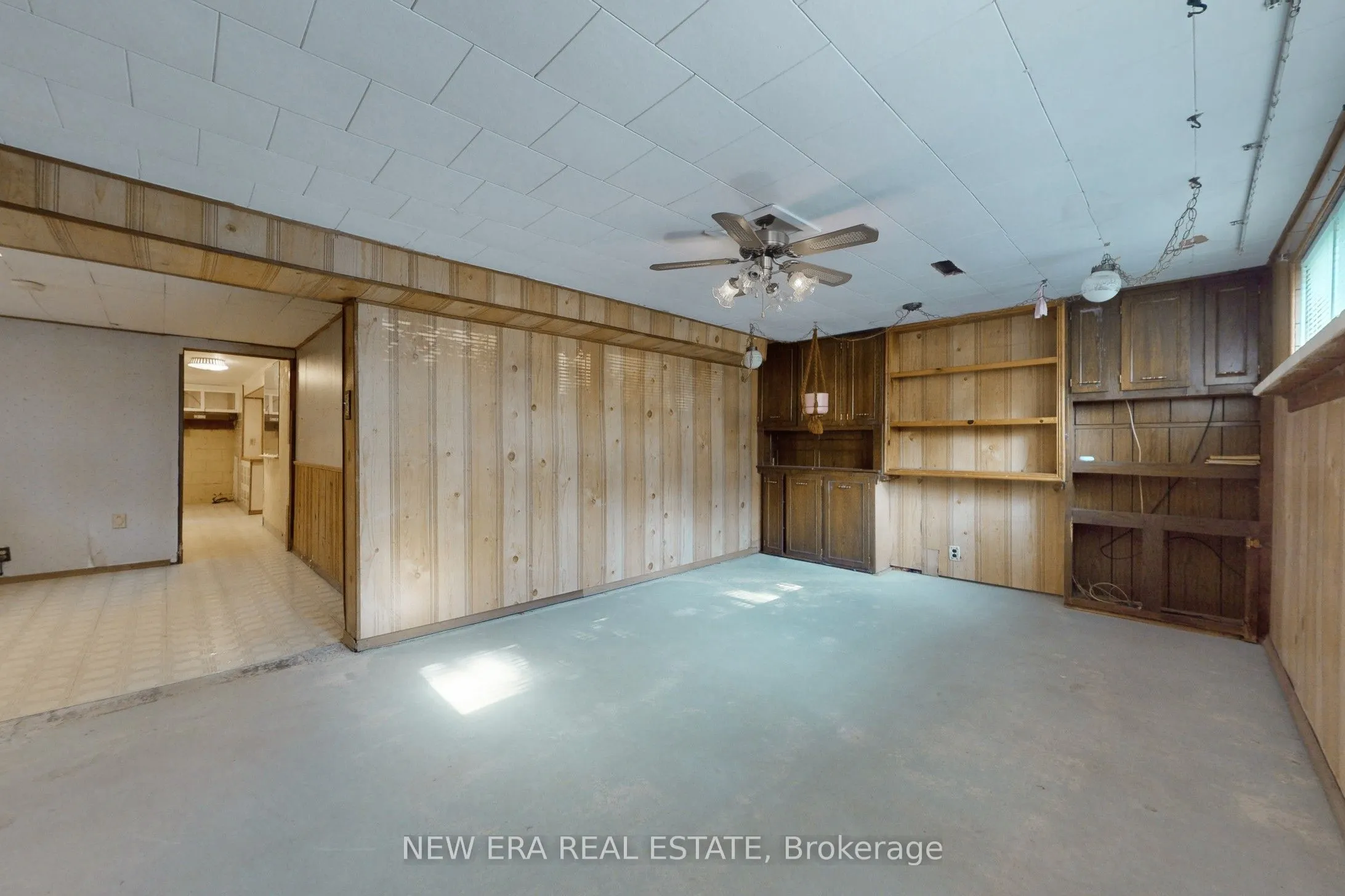875 Hampton Crescent