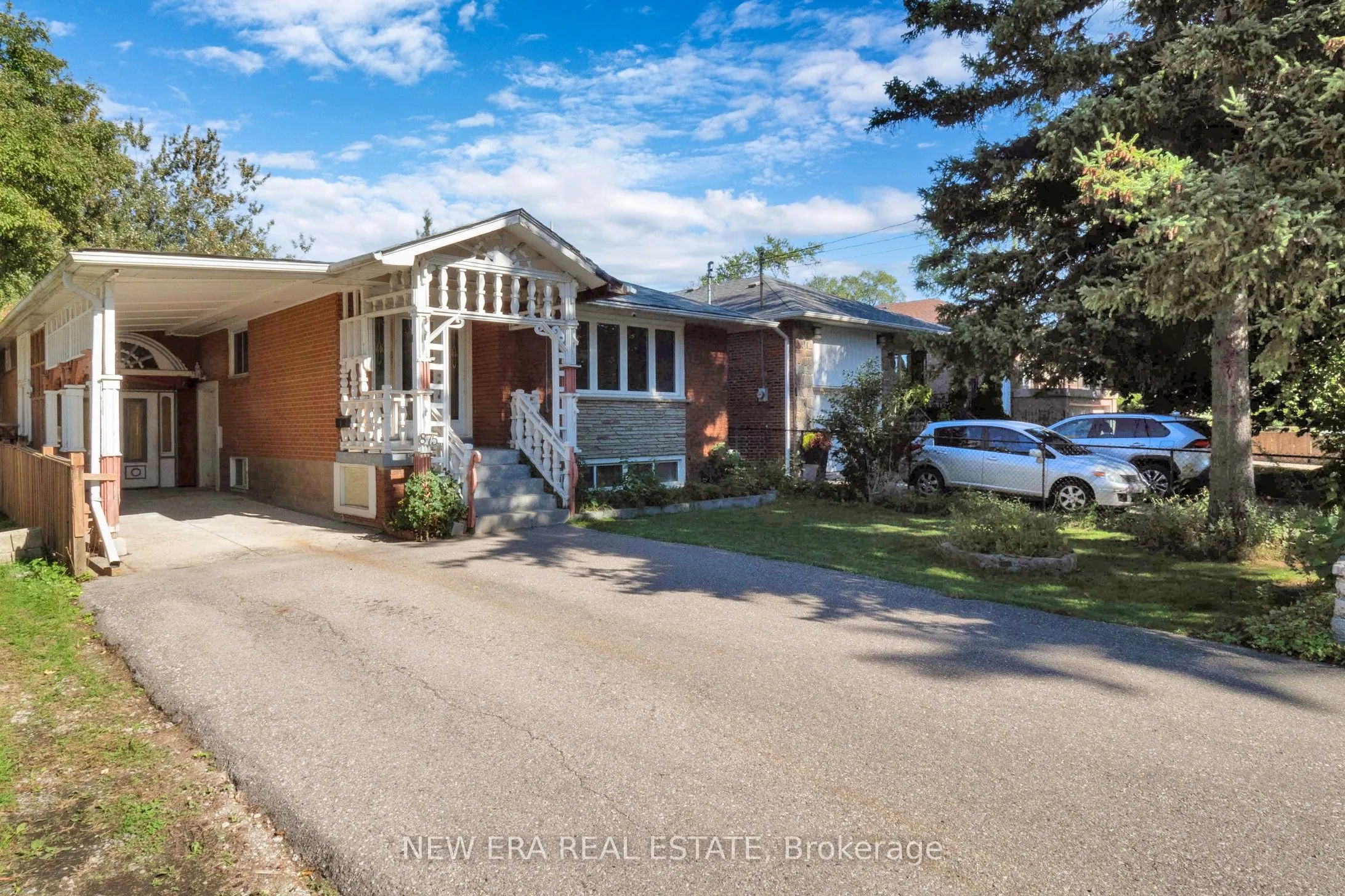 875 Hampton Crescent