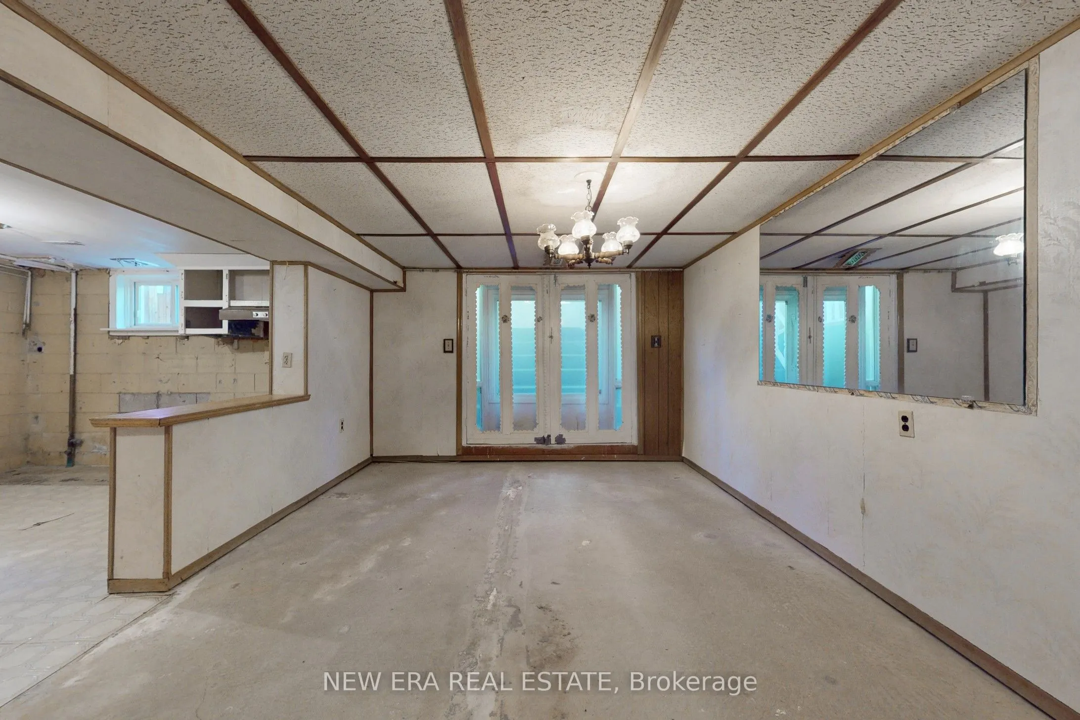 875 Hampton Crescent