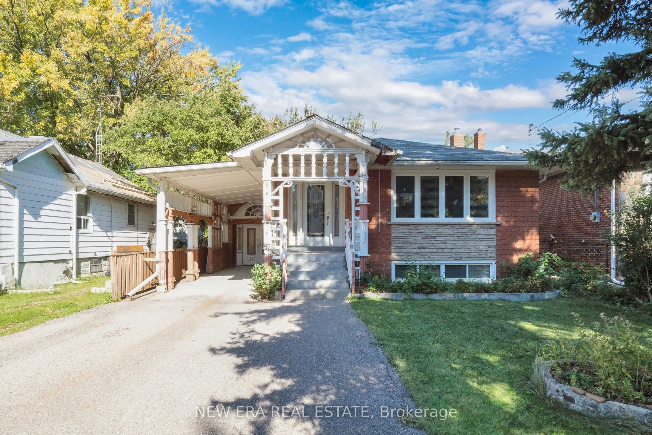 875 Hampton Crescent