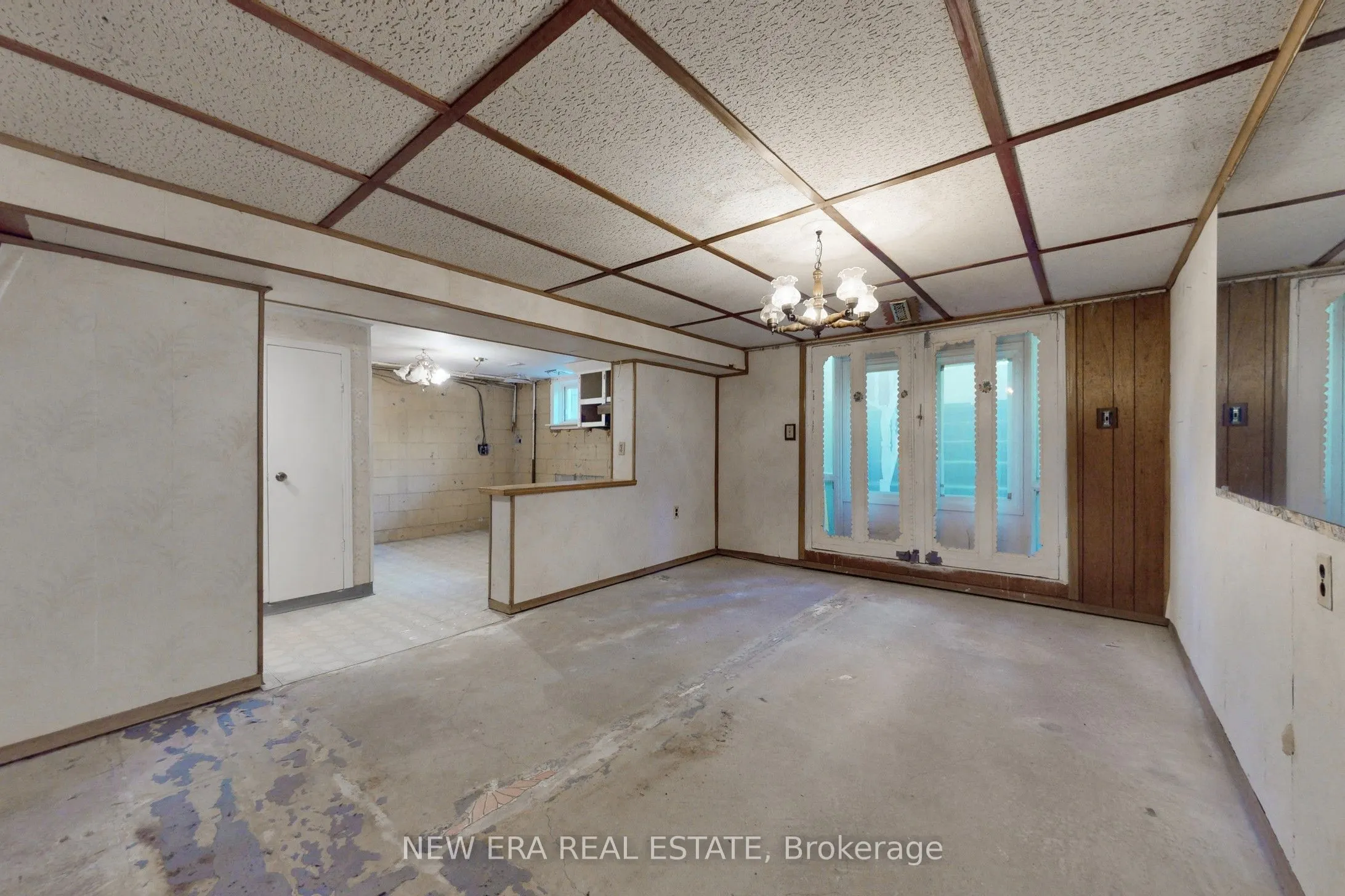 875 Hampton Crescent
