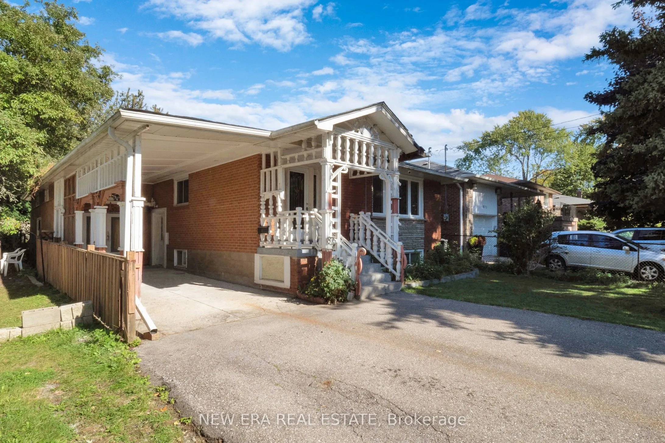 875 Hampton Crescent