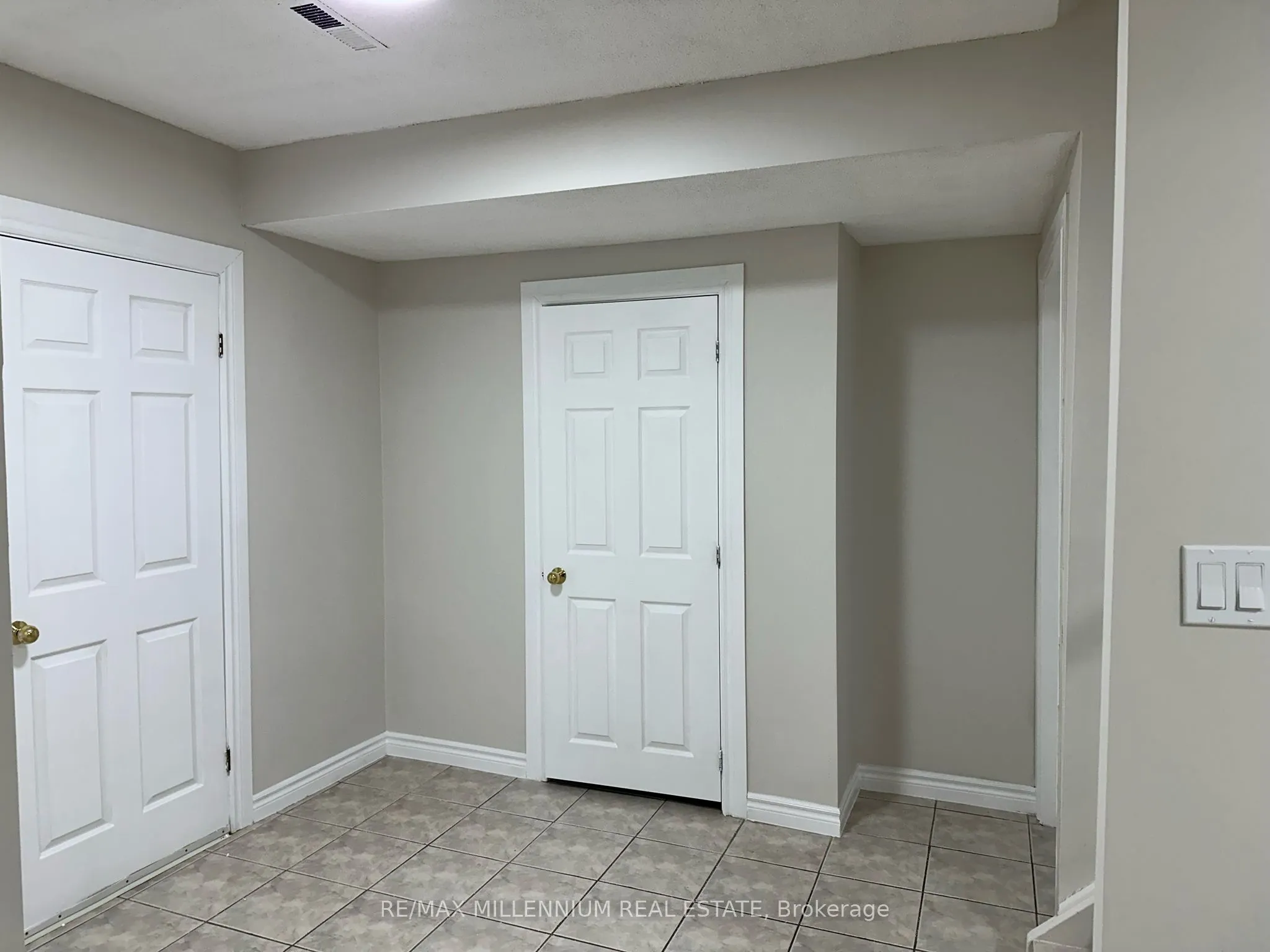 946 Willowbank Trail
