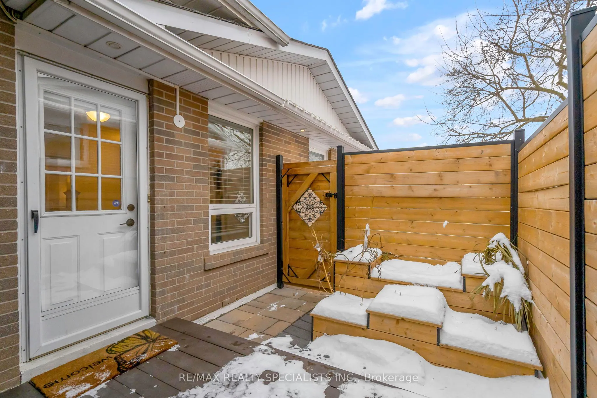 63 Lockton Crescent