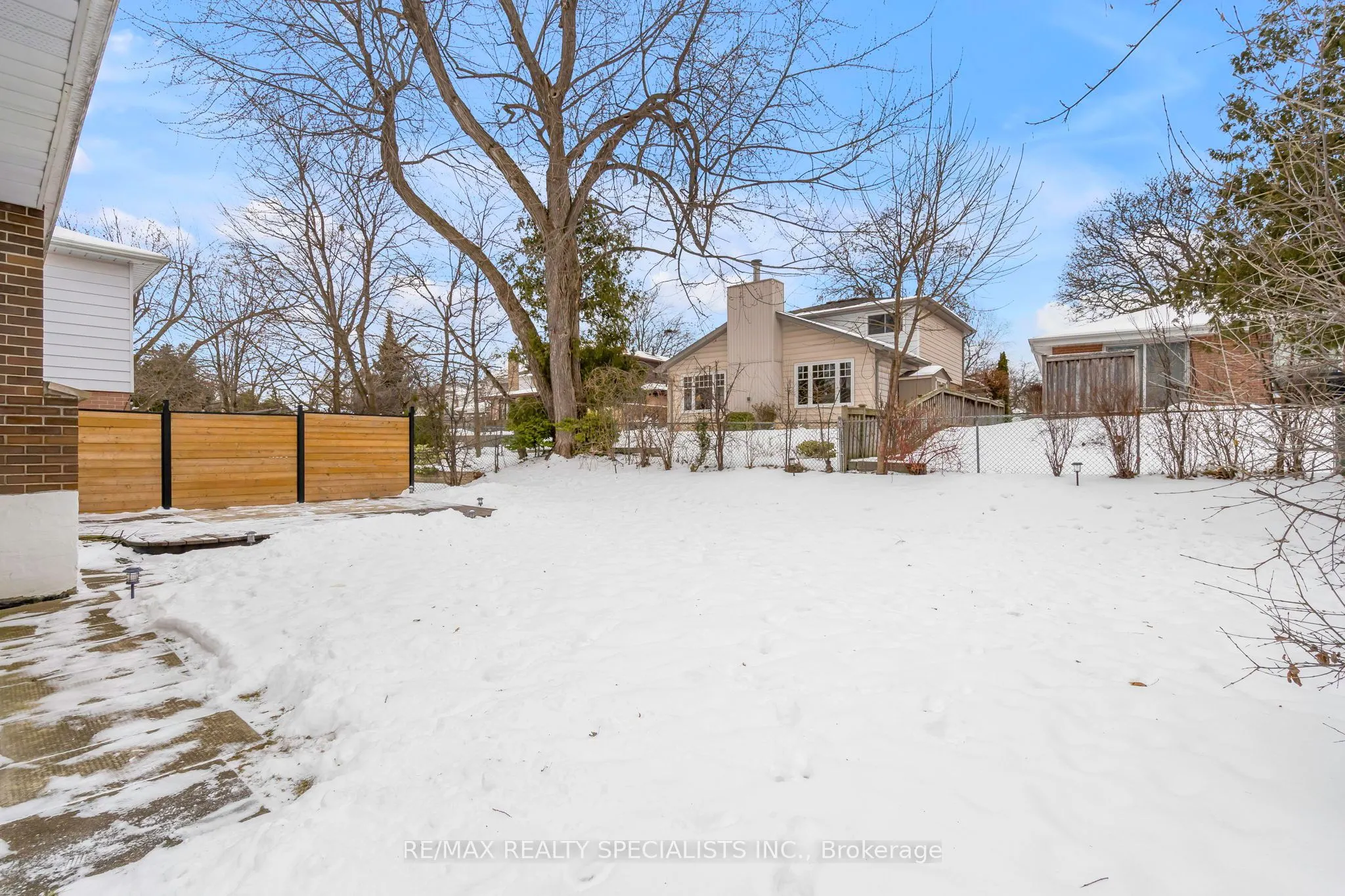 63 Lockton Crescent