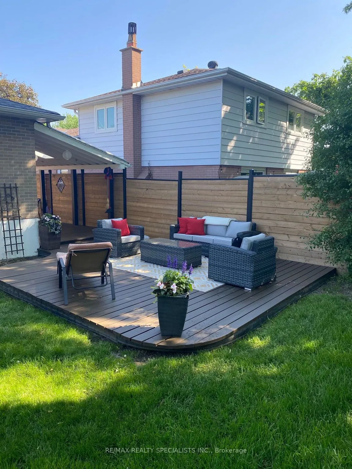 63 Lockton Crescent