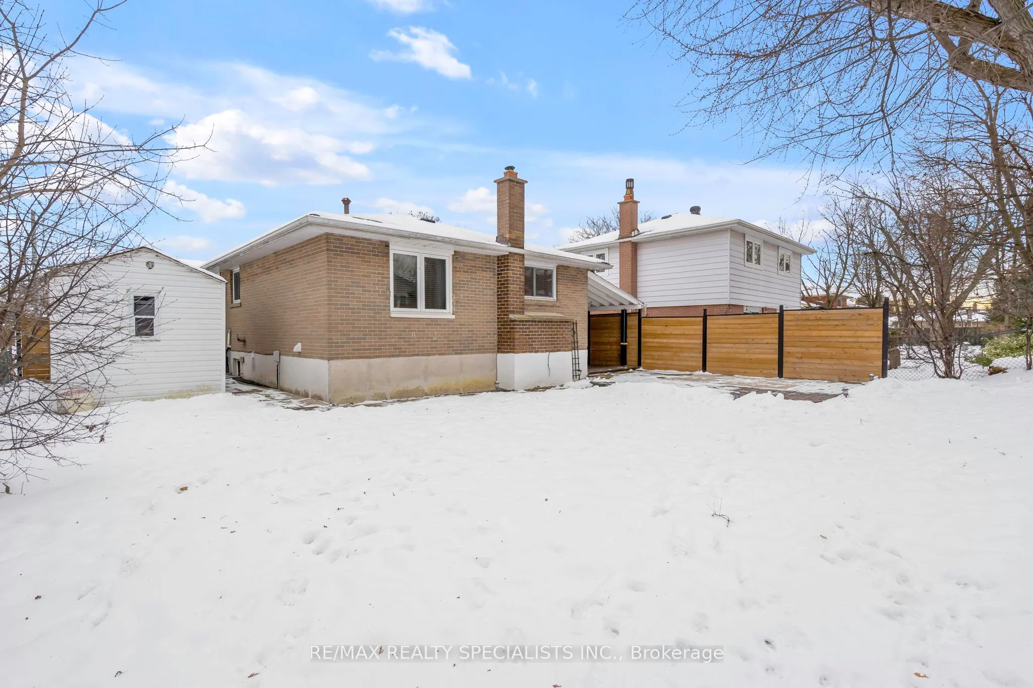 63 Lockton Crescent