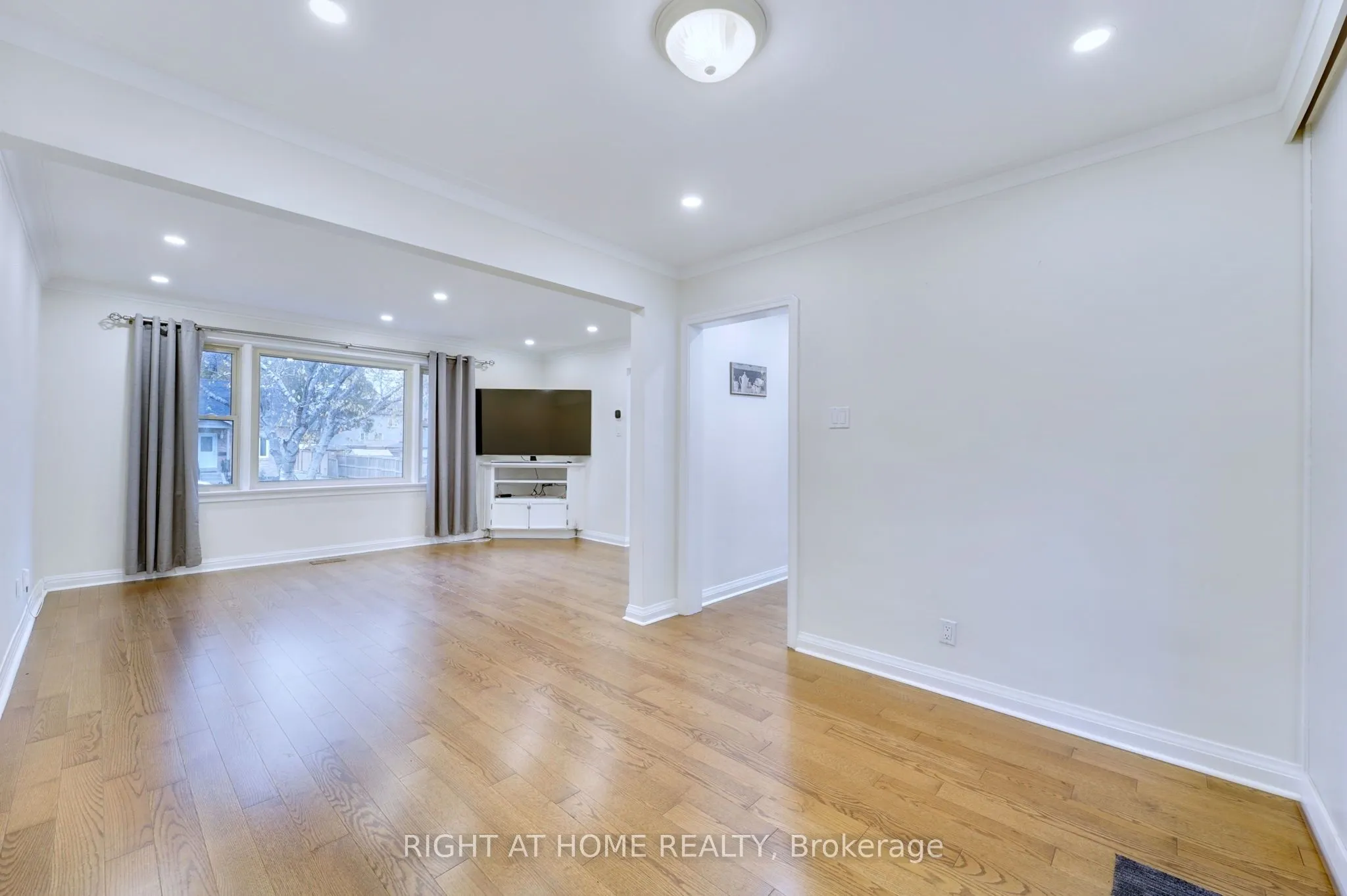 6 Adele Avenue