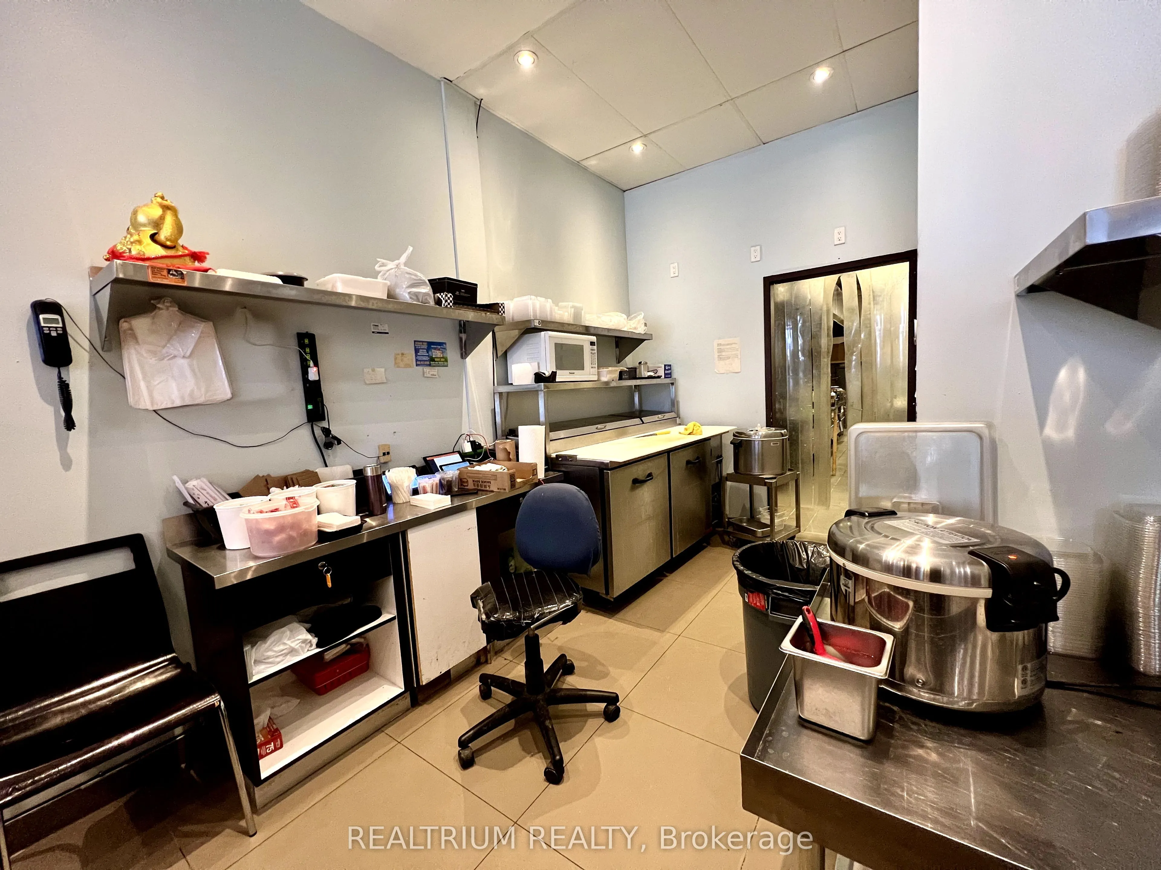 1077 Wilson Avenue, #7