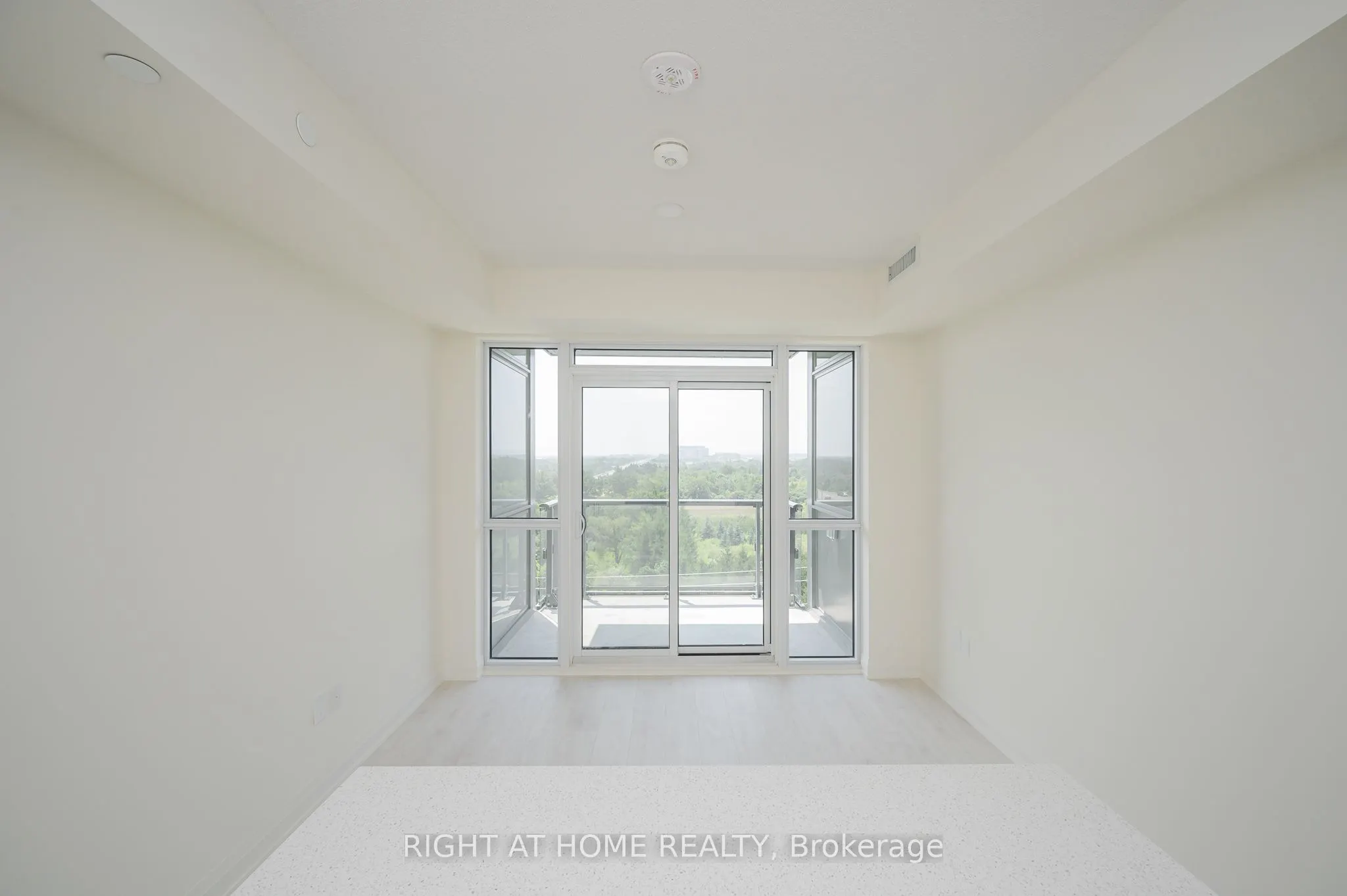 509 Dundas Street W, #605