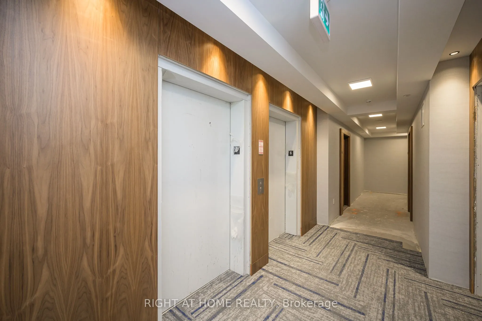 509 Dundas Street W, #605