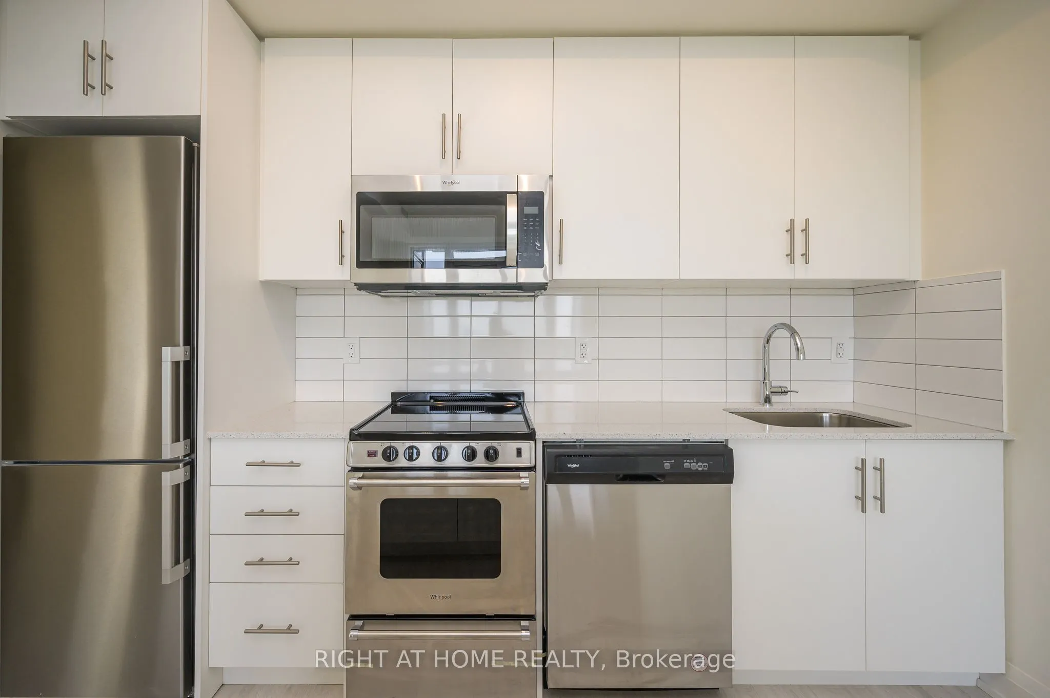 509 Dundas Street W, #605