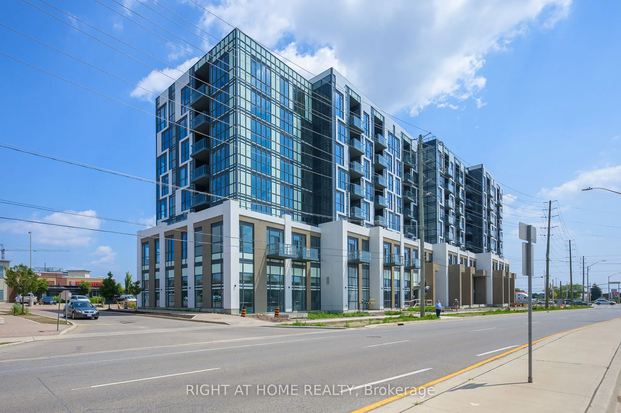 509 Dundas Street W, #605