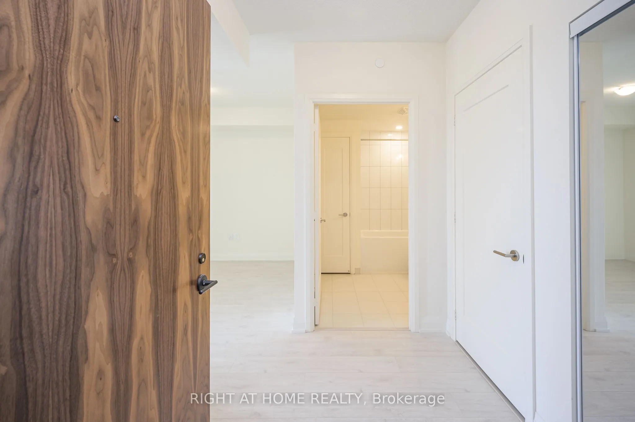 509 Dundas Street W, #605