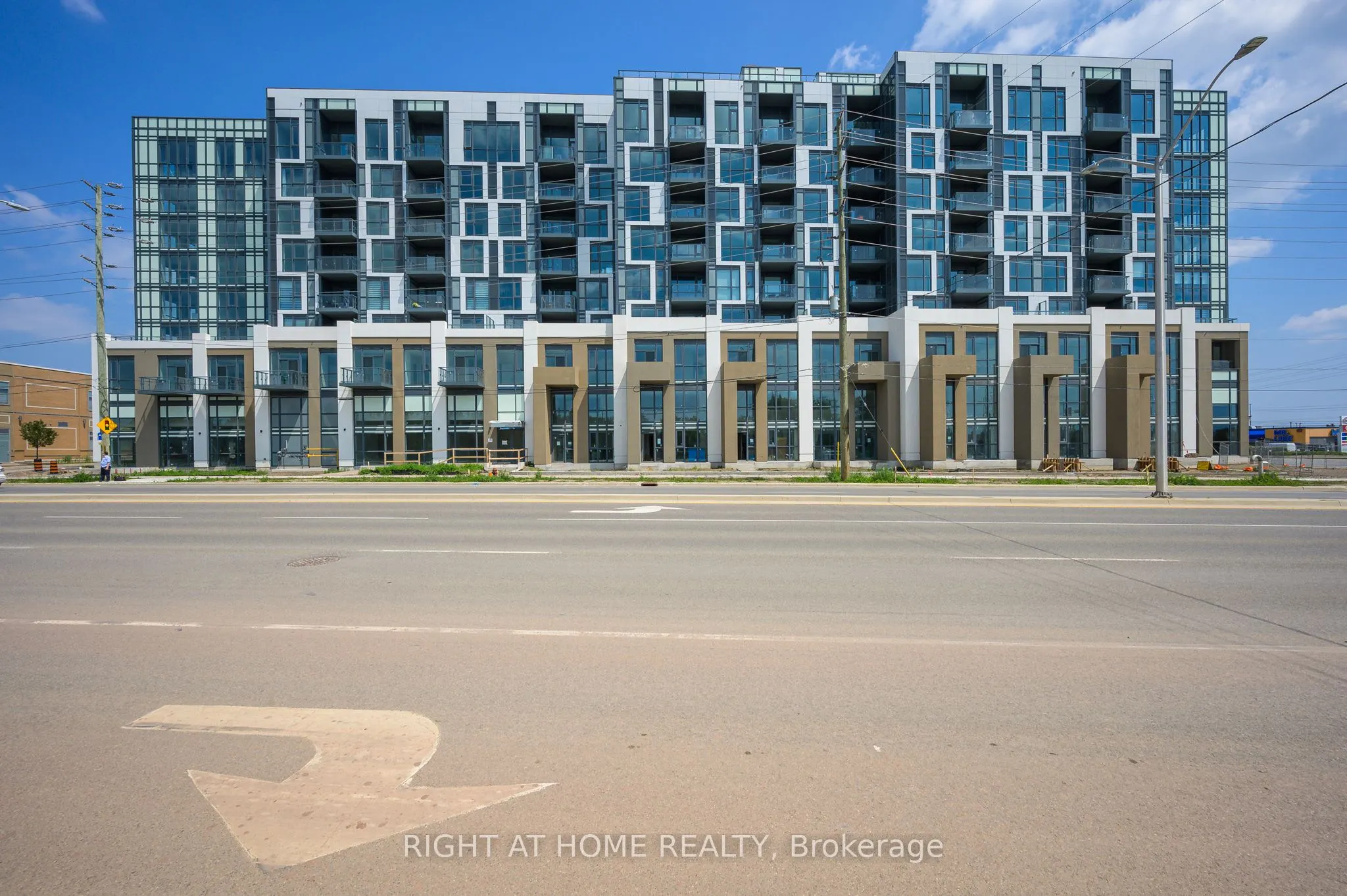509 Dundas Street W, #605