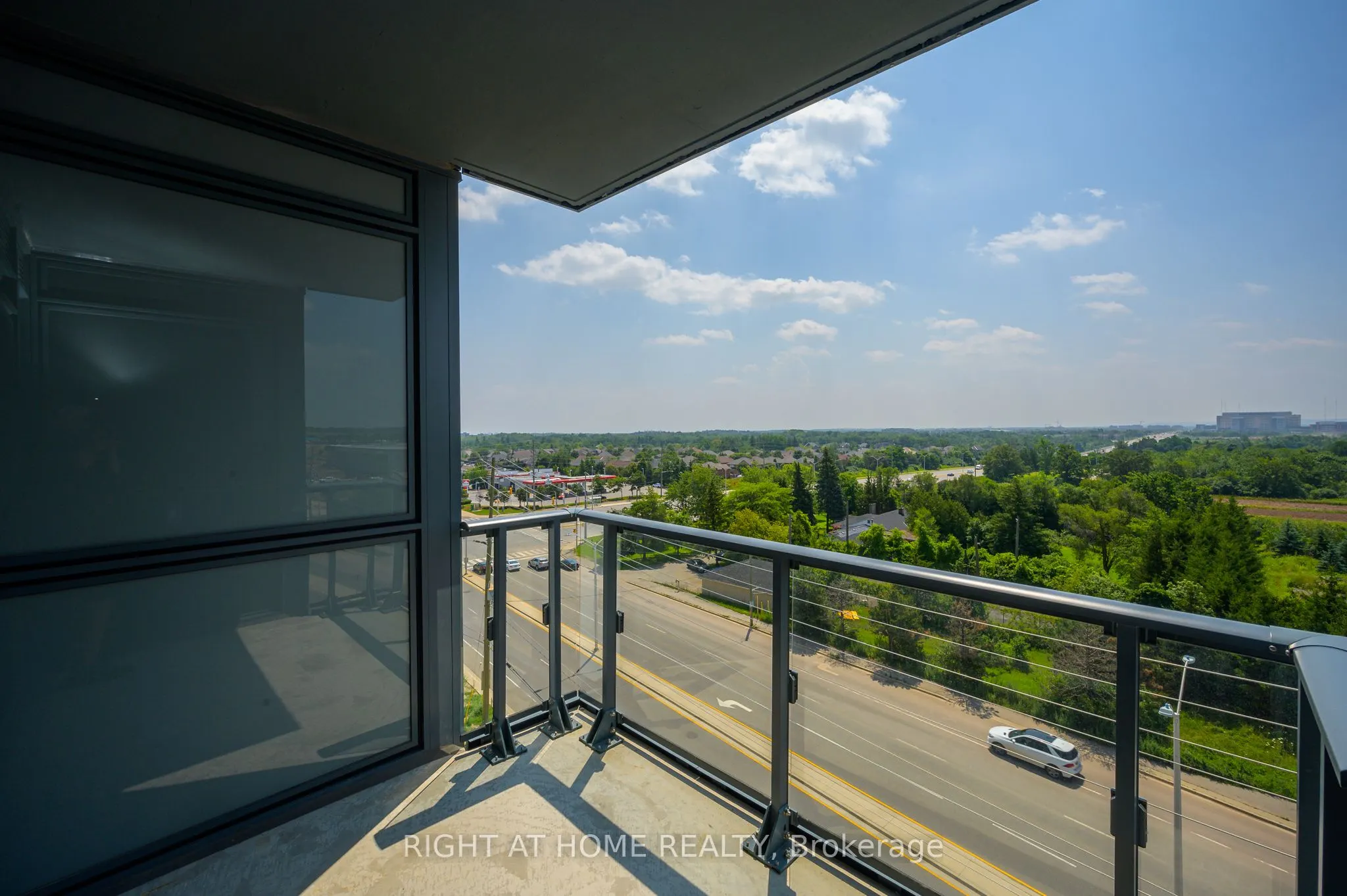 509 Dundas Street W, #605