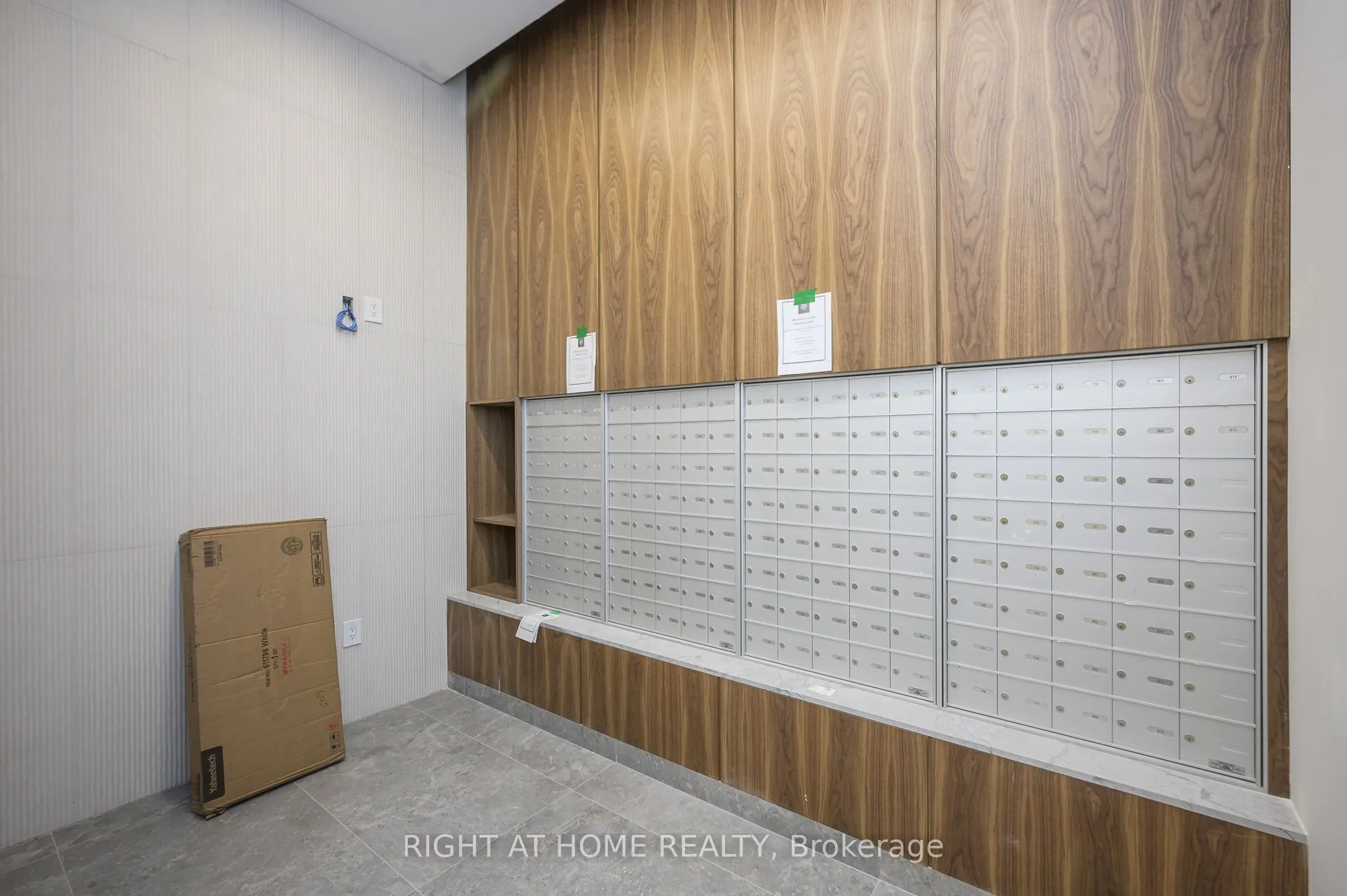 509 Dundas Street W, #605