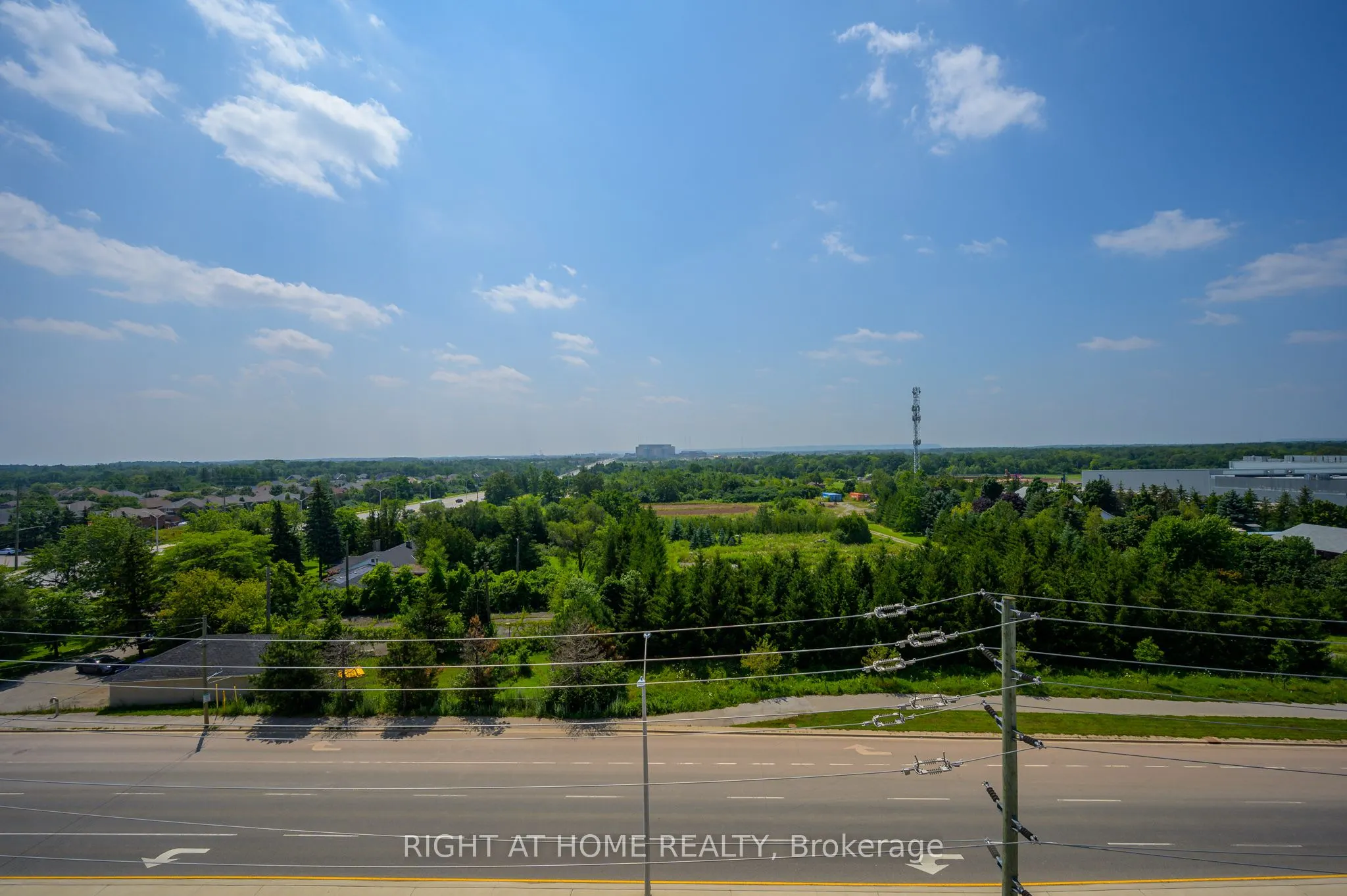 509 Dundas Street W, #605