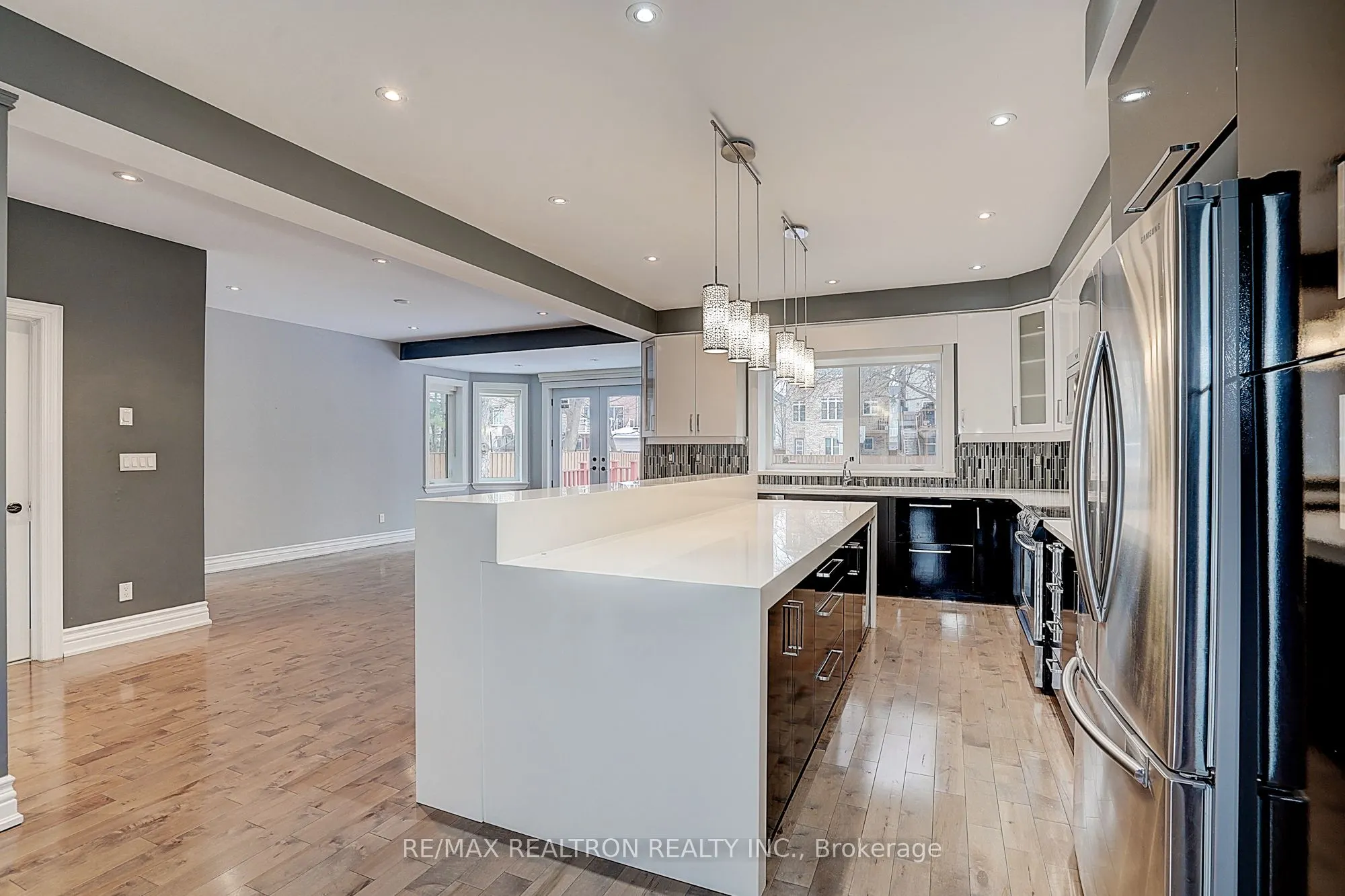 3043 Weston Road