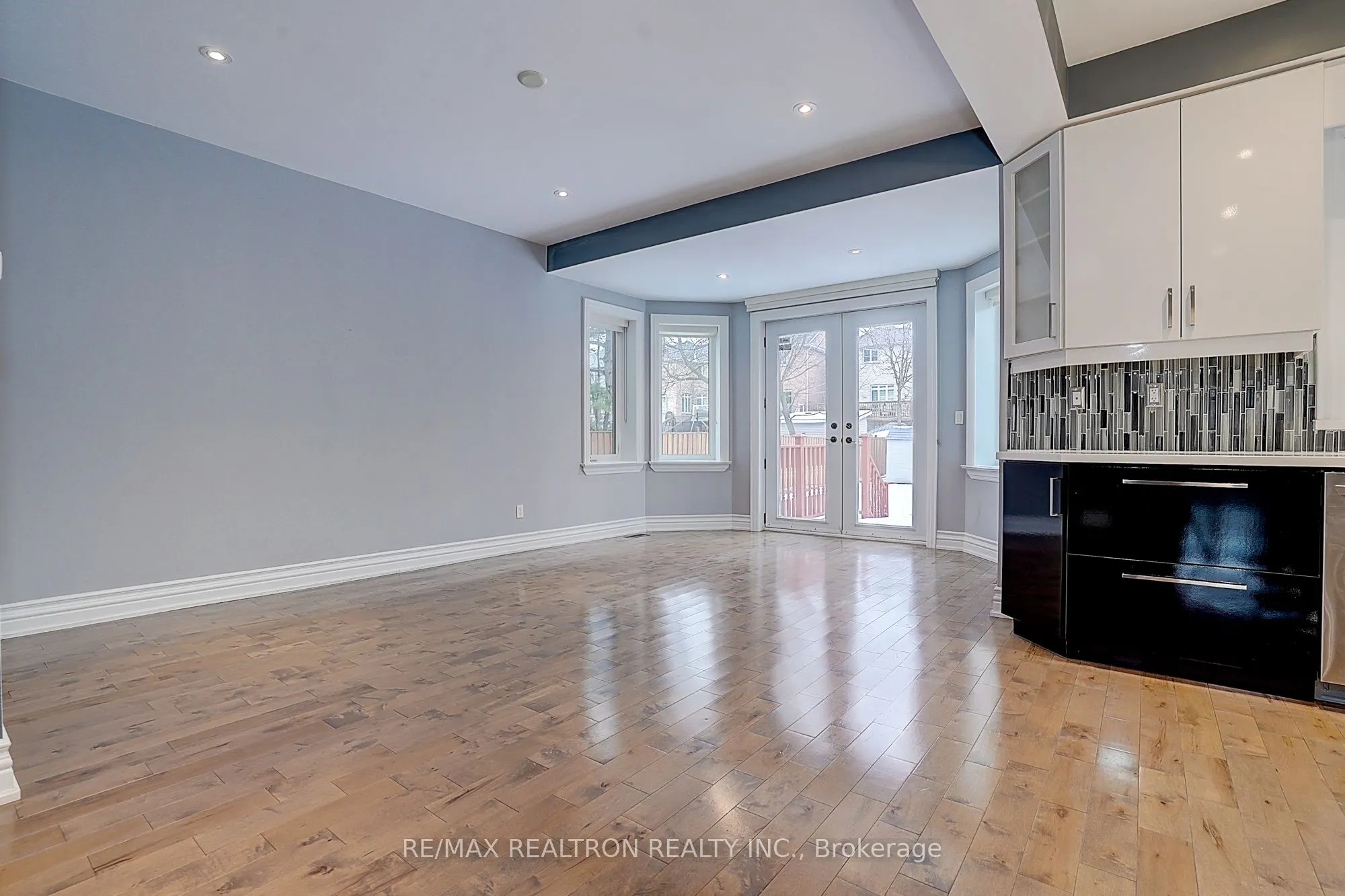 3043 Weston Road