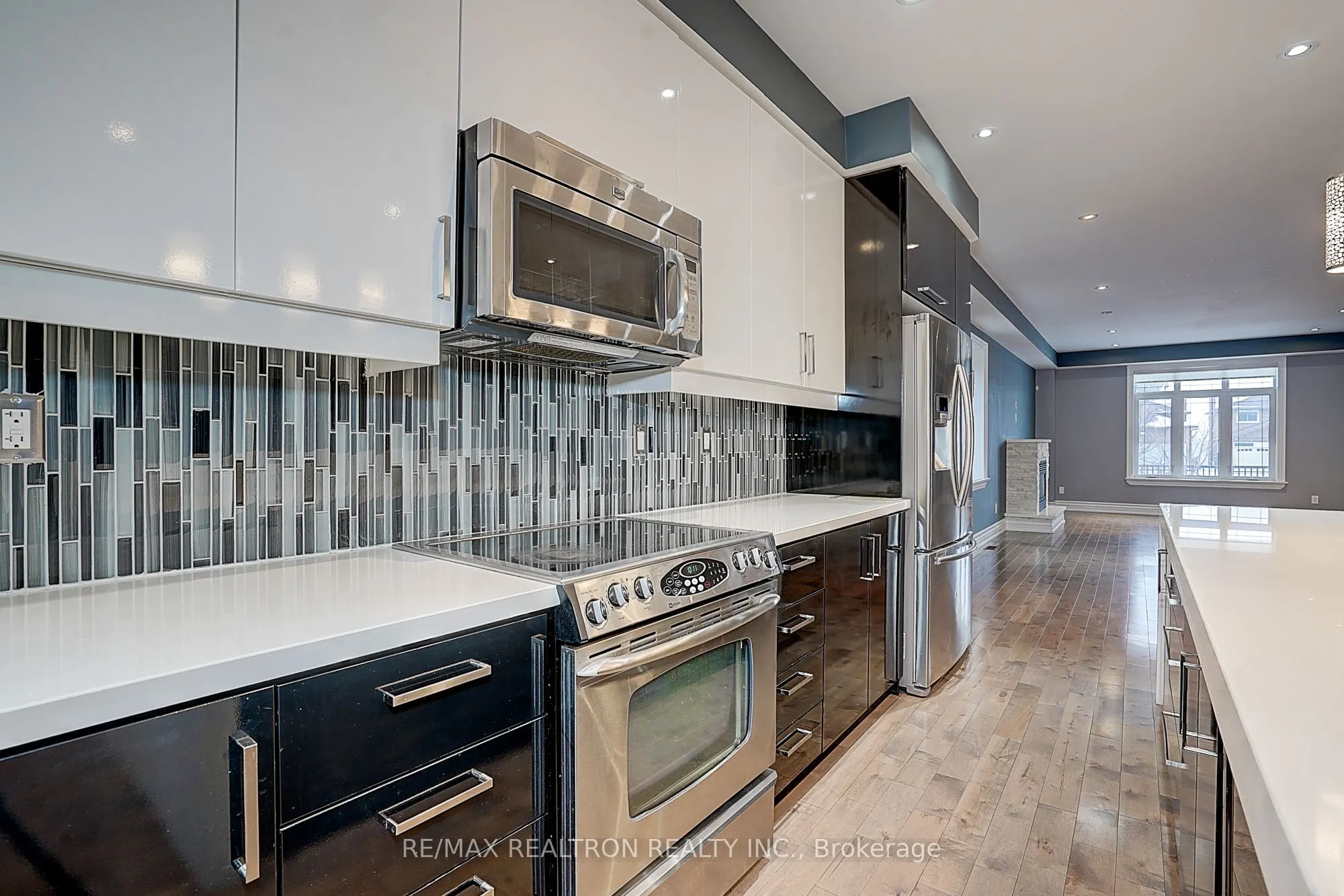 3043 Weston Road