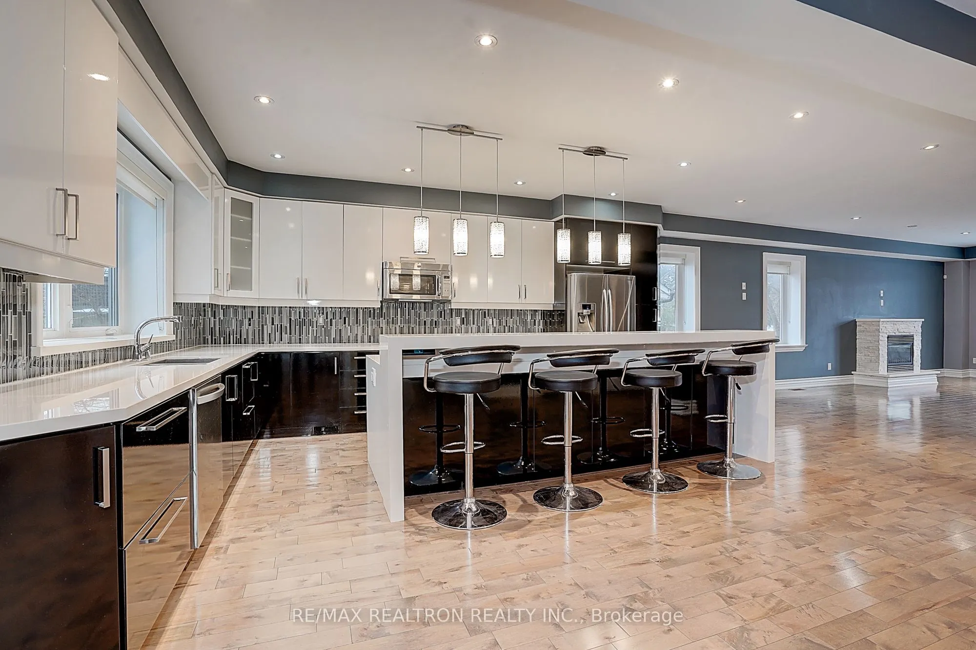 3043 Weston Road