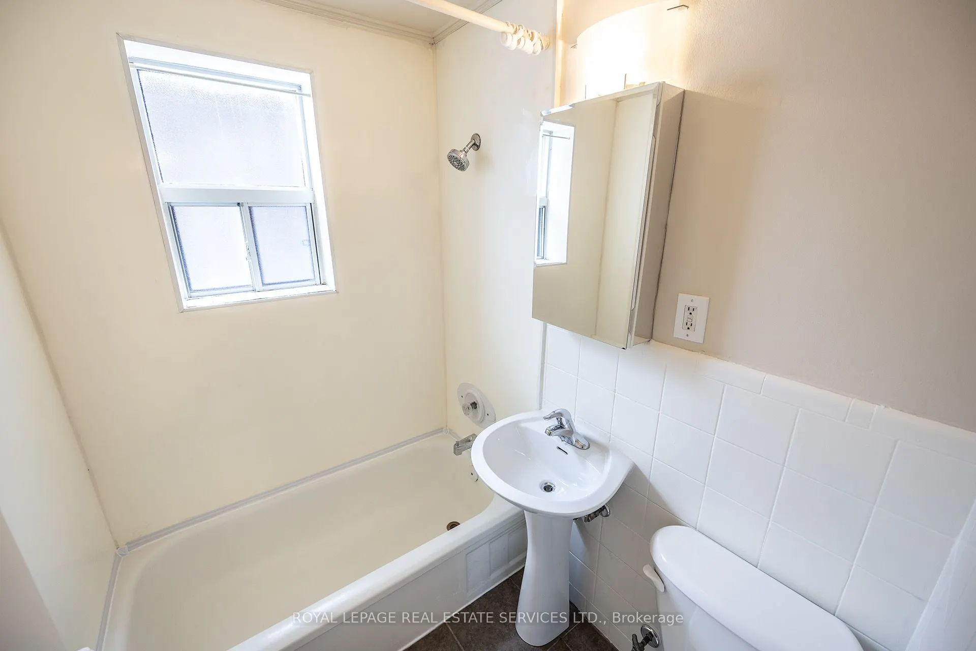 12 Cayuga Avenue, #1