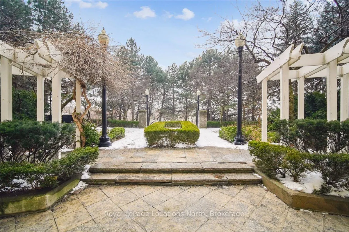 55 Kingsbridge Garden Circle, #213