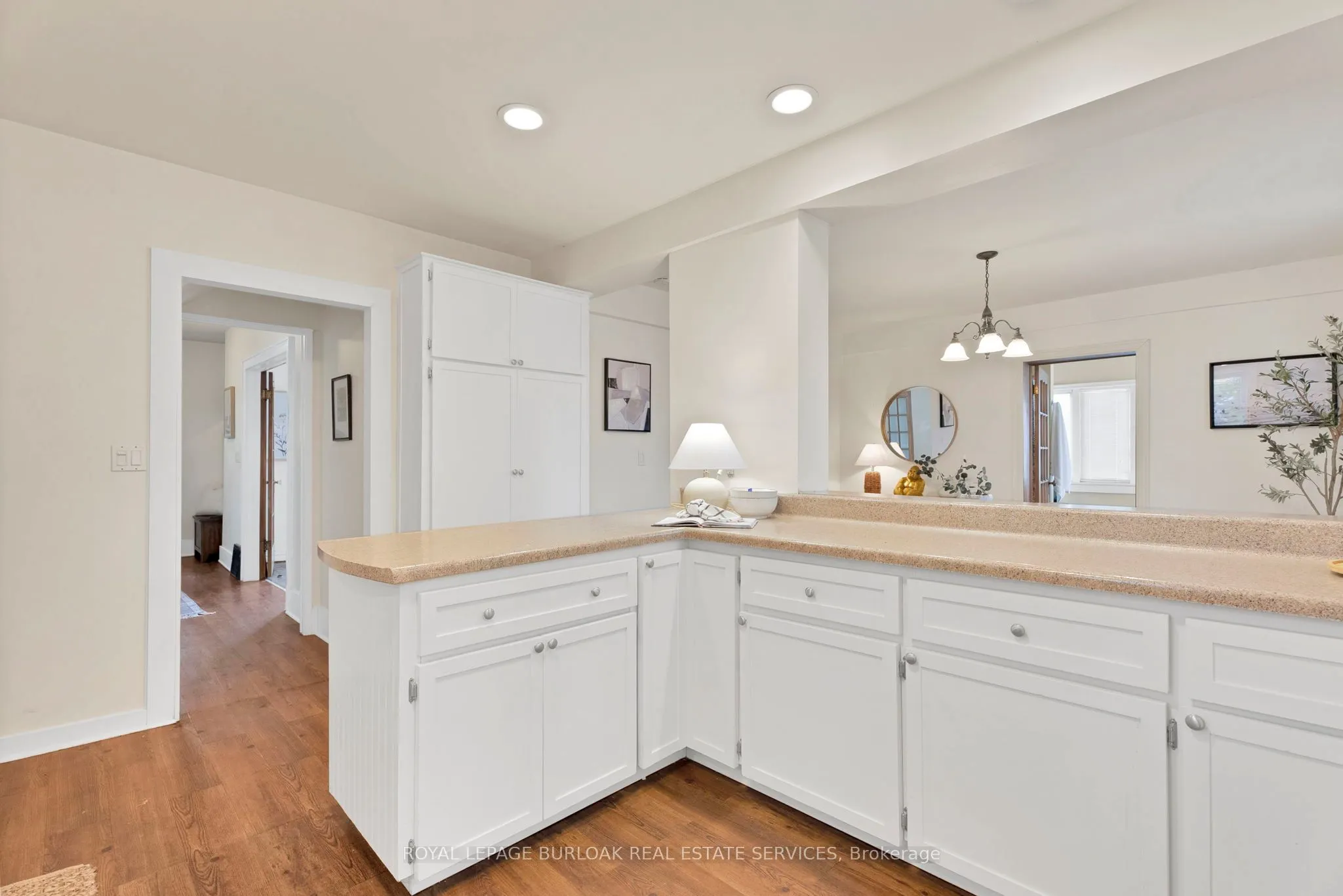 295 Plains Road W