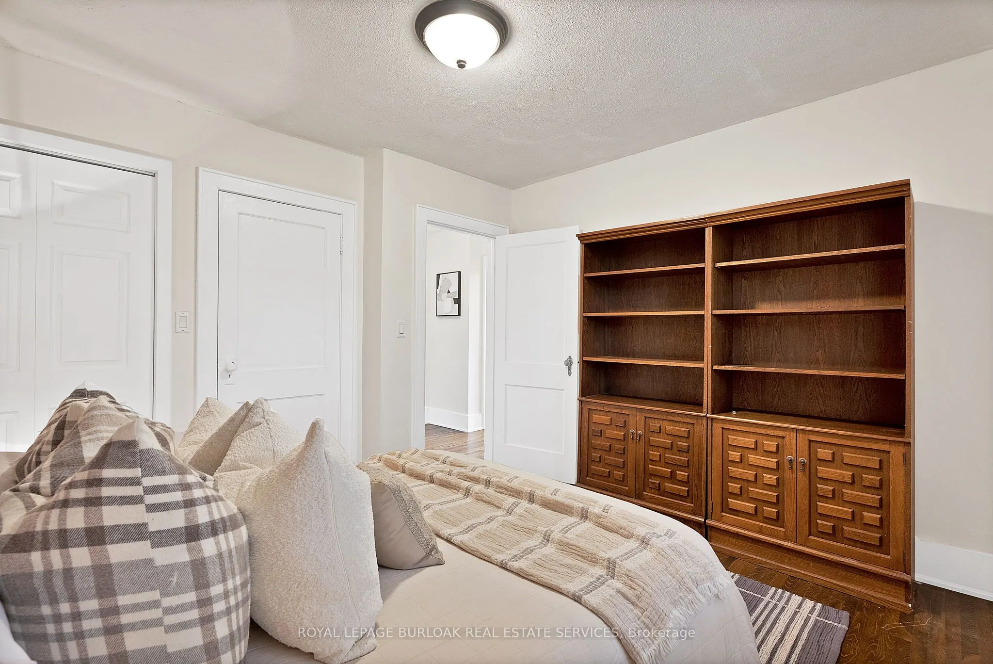 295 Plains Road W