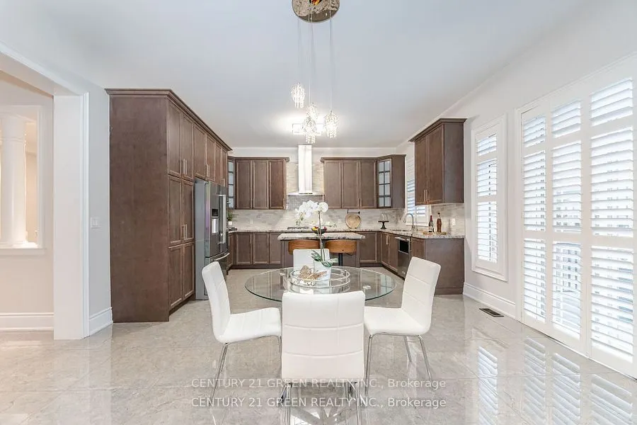 20 Foothills Crescent