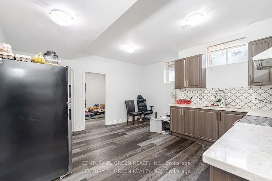20 Foothills Crescent