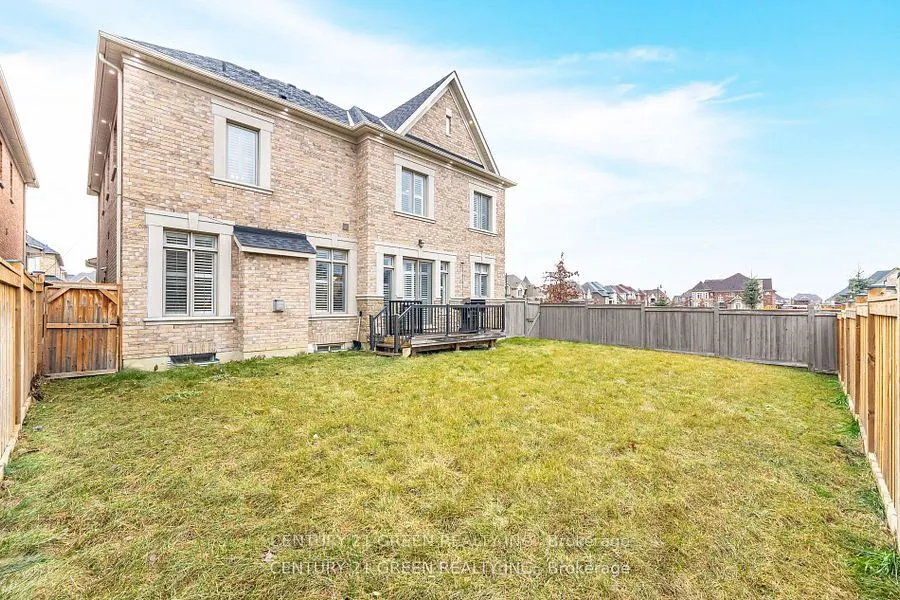 20 Foothills Crescent