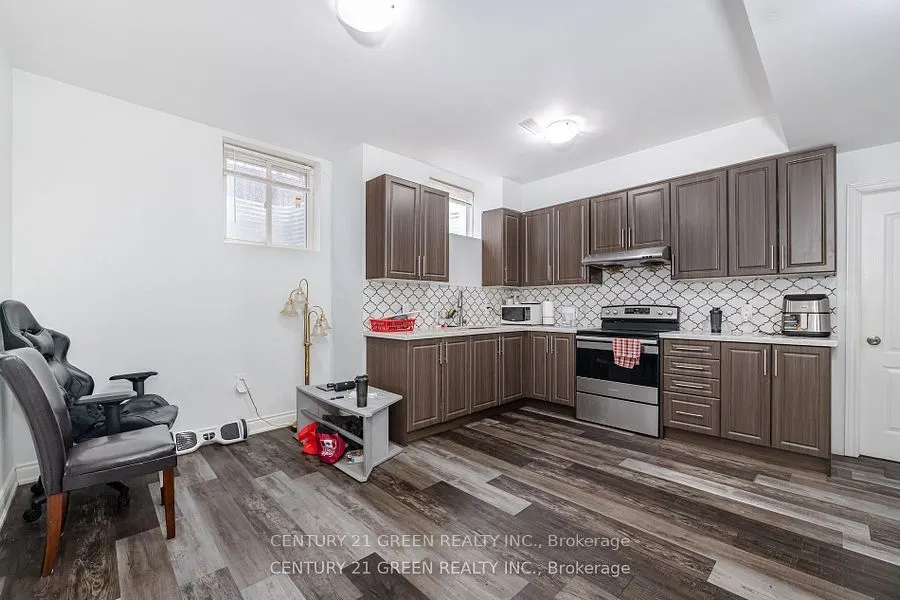 20 Foothills Crescent