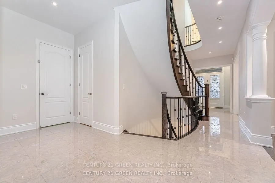 20 Foothills Crescent