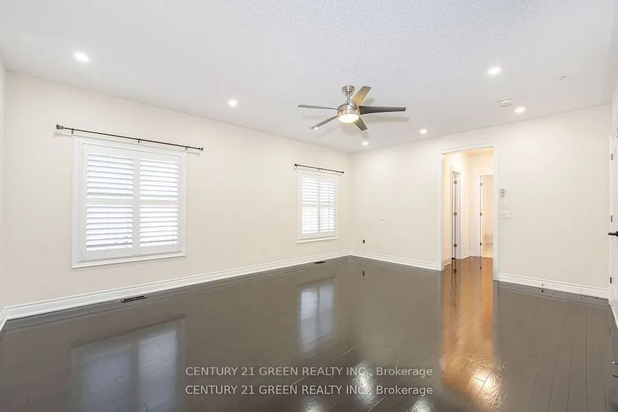 20 Foothills Crescent