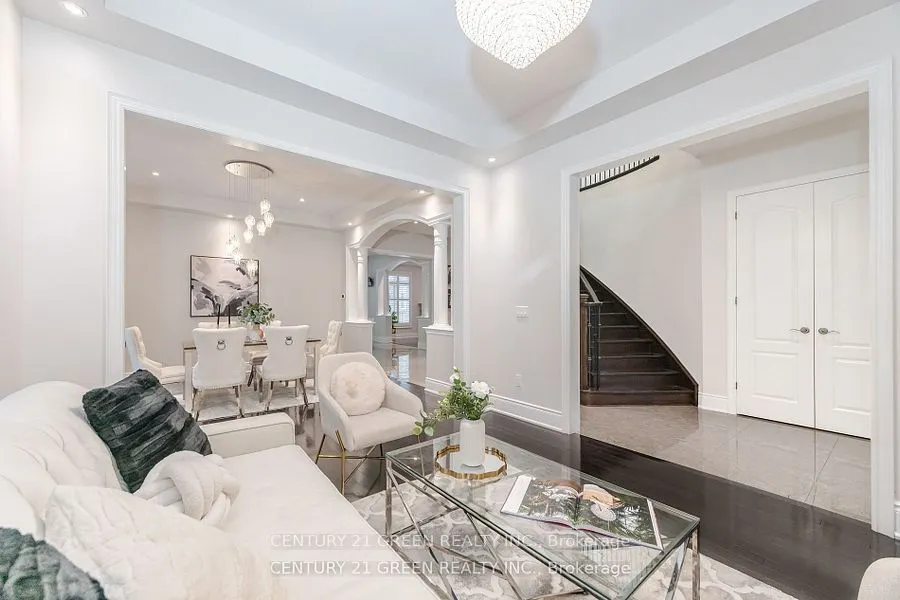 20 Foothills Crescent