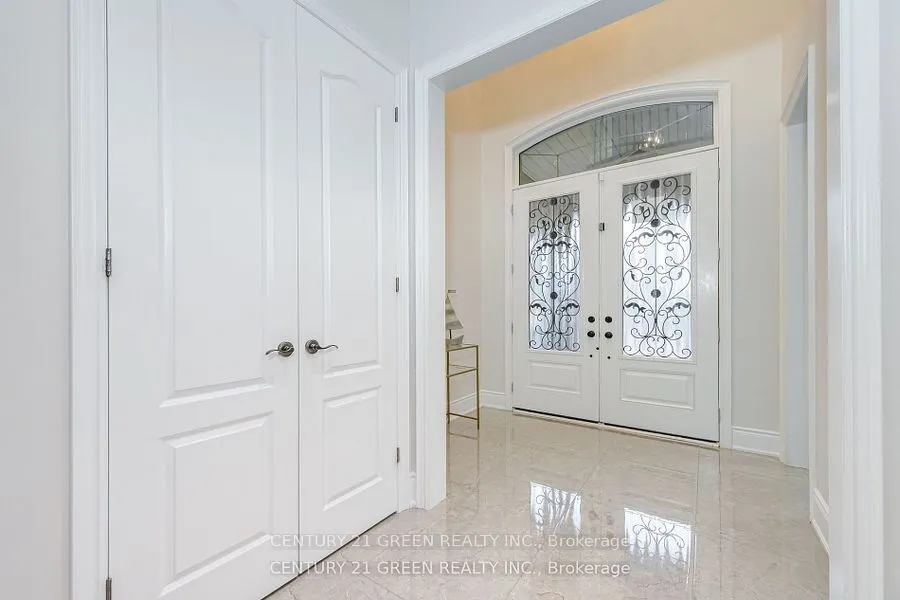 20 Foothills Crescent