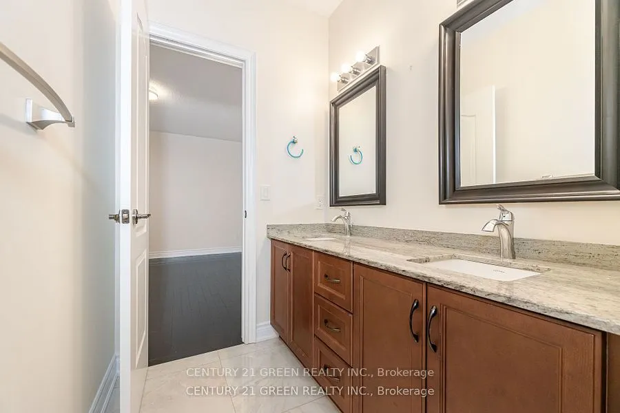 20 Foothills Crescent