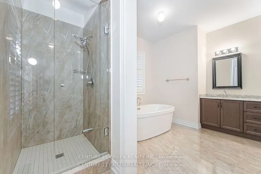 20 Foothills Crescent