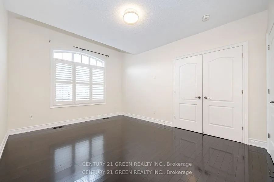 20 Foothills Crescent