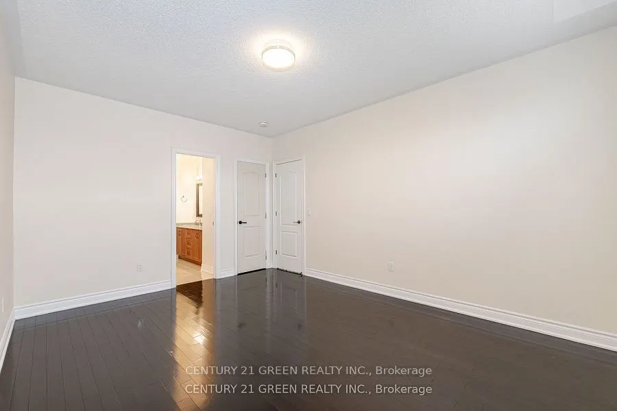 20 Foothills Crescent