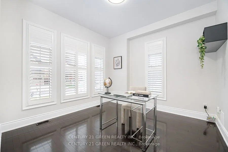 20 Foothills Crescent