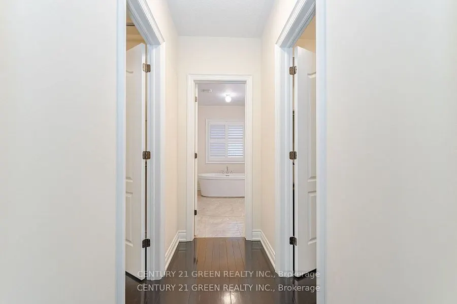 20 Foothills Crescent