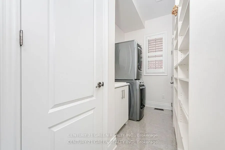 20 Foothills Crescent